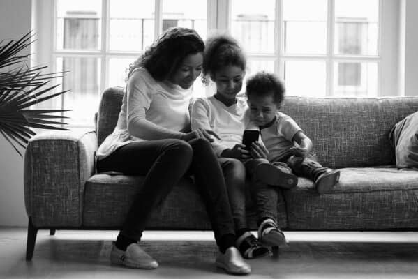 Wearable-Device-with-a-Pet-Simulation-Game-1x-tiny